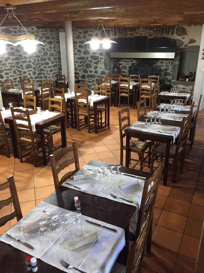 Auberge Les Fontilles Coltines Eksteriør bilde